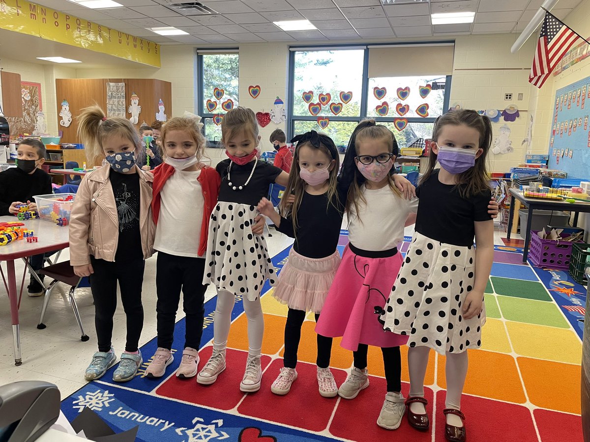 barbknowles22's tweet photo. Kindergarten rocking the 50’s style to end Read Across America week! https://t.co/aOq6FYmqID