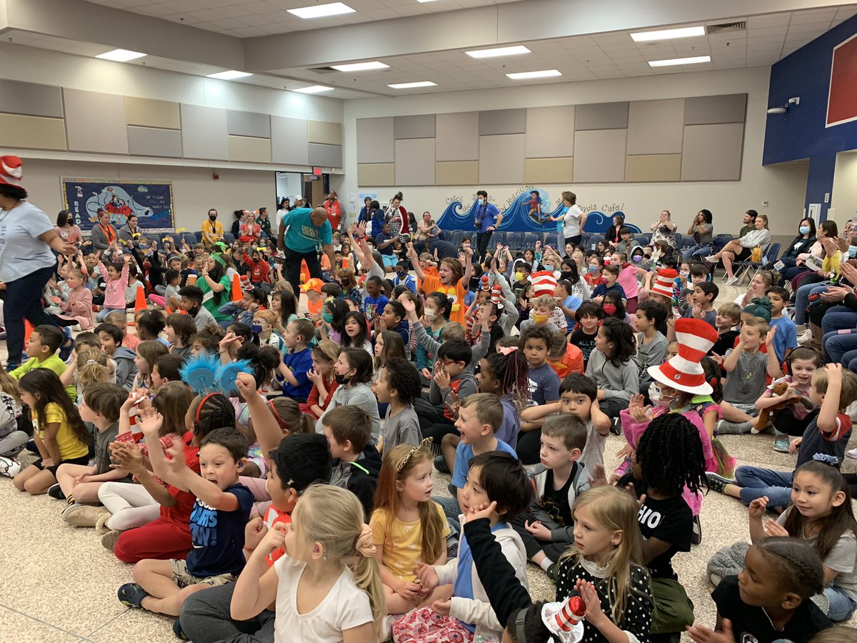 weemsamy's tweet photo. The Davis Dolphins are excited for the 1st assembly!!! #davislearns #pisdproud https://t.co/bsP3MpYfaR