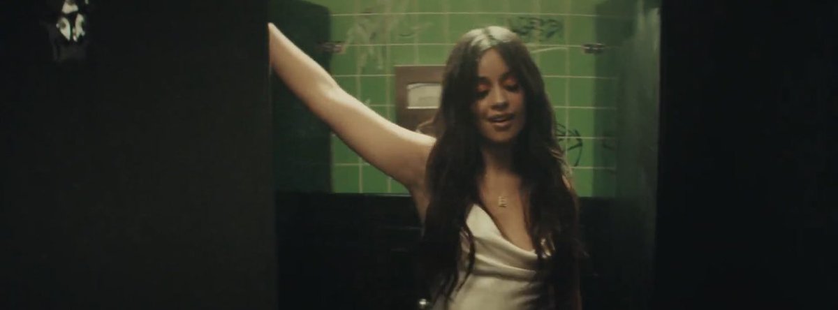 tracklist's tweet photo. Camila Cabello e Ed Sheeran se juntam no clipe da dançante “Bam Bam”. O visual do novo single que integrará o novo álbum da cantora, “Familia”, já está disponível no YouTube!

ASSISTA: https://t.co/WbRWsovOzh https://t.co/LFAx7cMya7