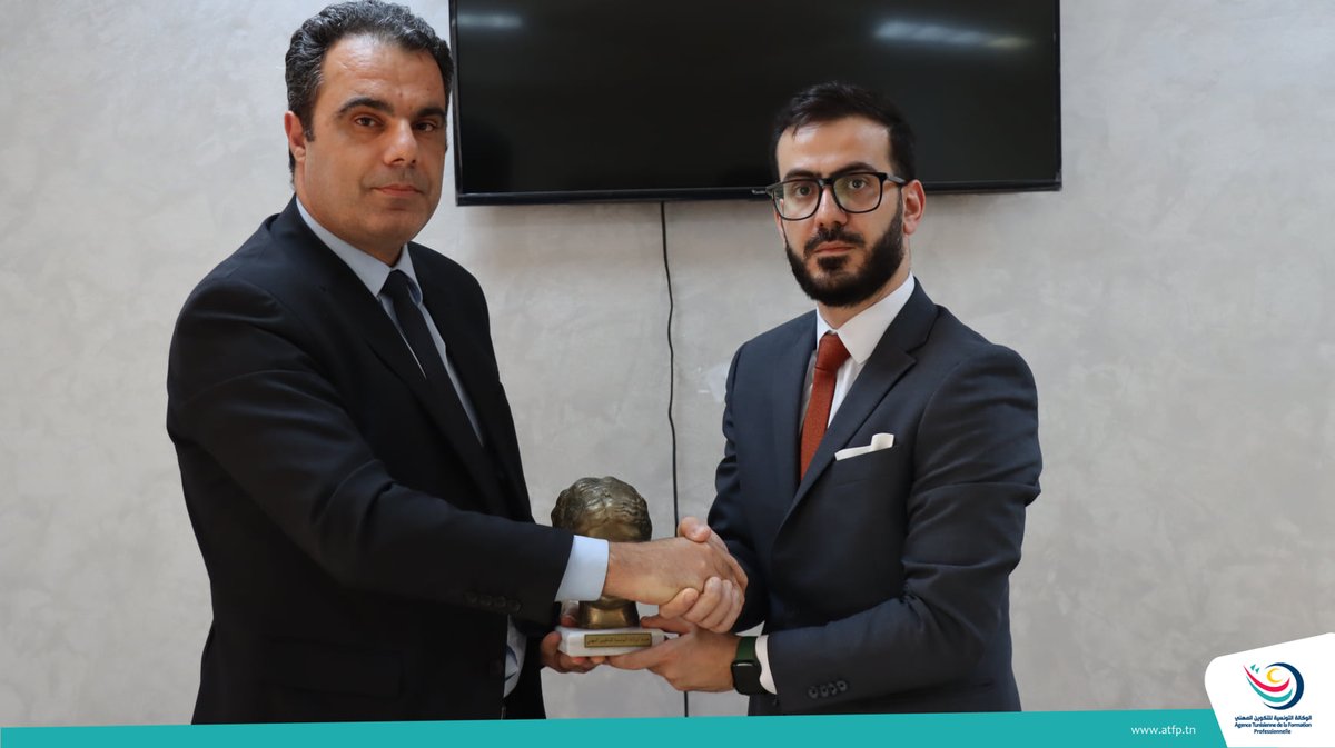 ATFP_Formation's tweet photo. تفعيل الاتفاقية بين الحكومة التونسية وشركة مايكروسوفت العالمية بهدف تأهيل مراكز التكوين المهني الراجعة بالنظر للوكالة التونسية للتكوين المهني للانخراط في مسار التكوين الإشهادي وتطويراستخدام تكنولوجيات المعلومات والاتصال في مجال التكوين المهني وذلك طبقا للمواصفات والمعايير الدولية https://t.co/OXrvuWhLG5