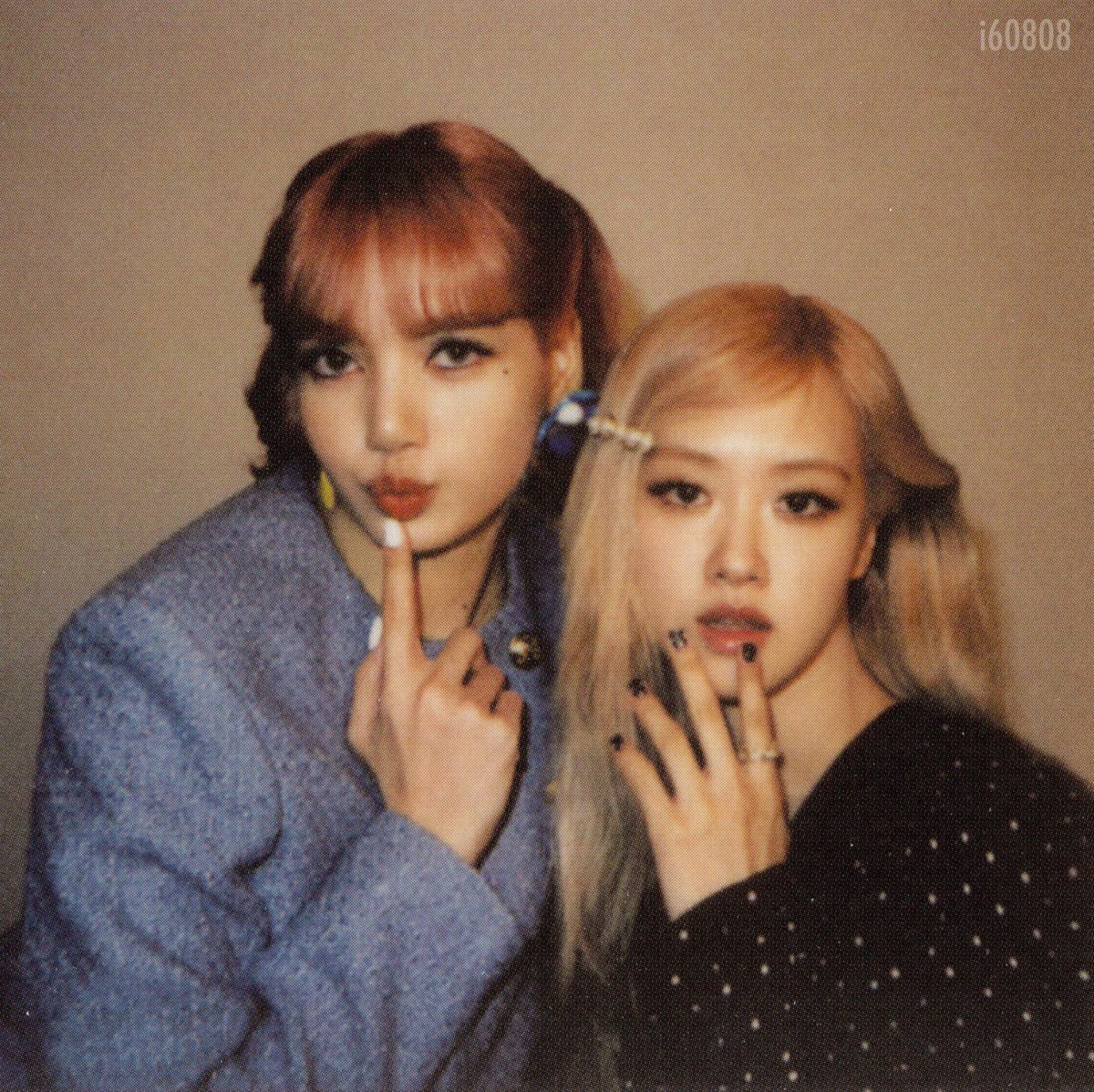 i60808's tweet photo. [scan] BLACKPINK 2022 Welcoming Collection Polaroids #리사 #로제 #LISA #ROSÉ https://t.co/nd9CkptSQ5