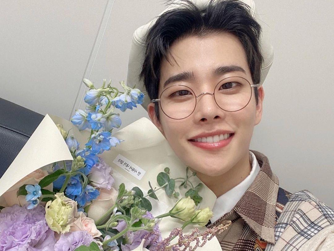 Happy Birthday our Happy virus🎂
May all you days bright like your smile.🥳

#똑똑똑_오늘_mj생일인데요_계세요