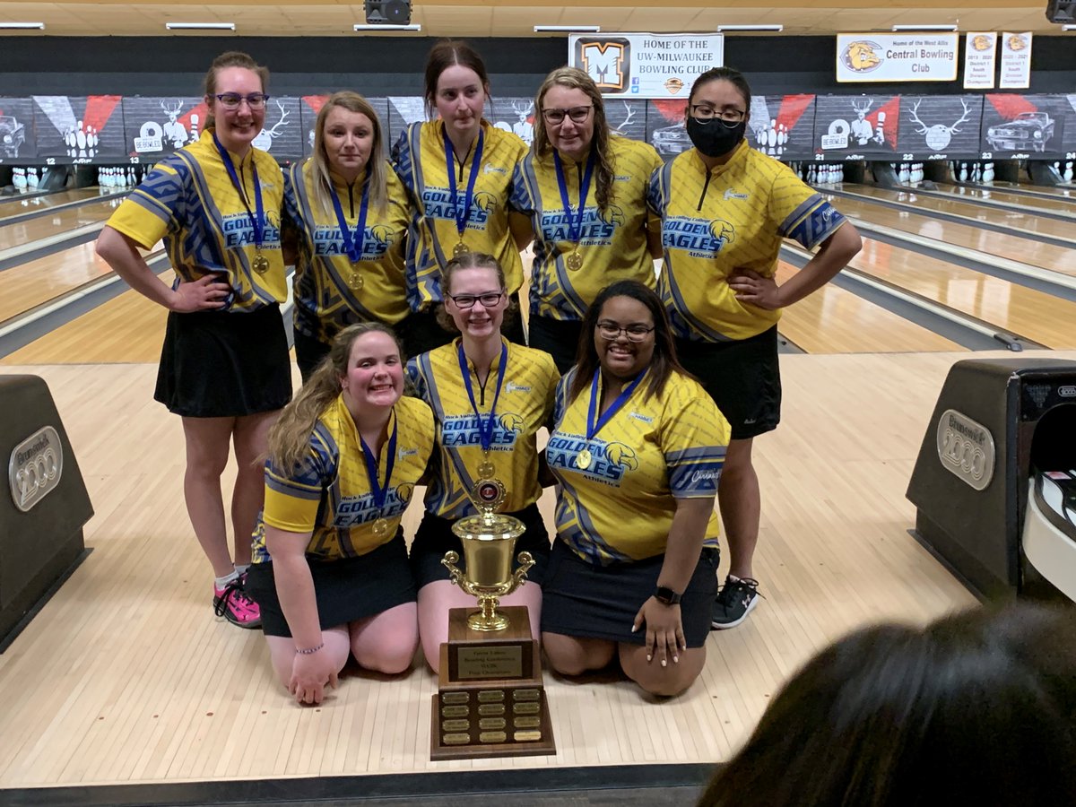 rvcgoldeneagles's tweet photo. For the first time in Rock Valley College history, all four winter sports teams (Men’s Bowling, Women’s Bowling, Men’s Basketball, and Women’s Basketball) have advanced to NJCAA National Tournaments! Read more at https://t.co/gRoKAqH4br. @RVC_Athletics #GoRVC #RVCGoldenEagles https://t.co/GzDtFo6iUR