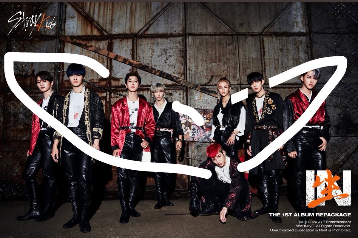 hwangsamericano's tweet photo. the wing formation… skz as chan’s wings again omg https://t.co/FSIg9QOxr6