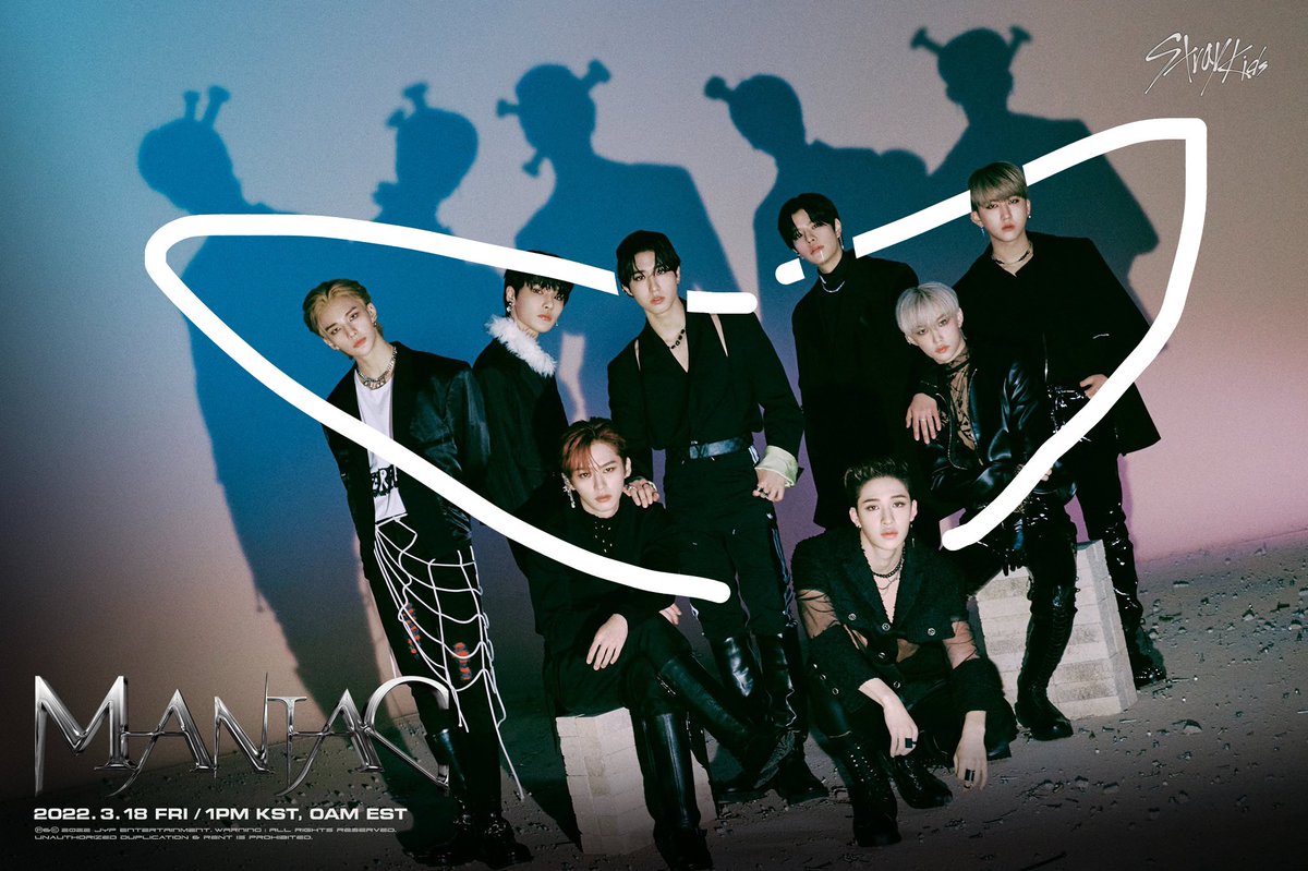 hwangsamericano's tweet photo. the wing formation… skz as chan’s wings again omg https://t.co/FSIg9QOxr6