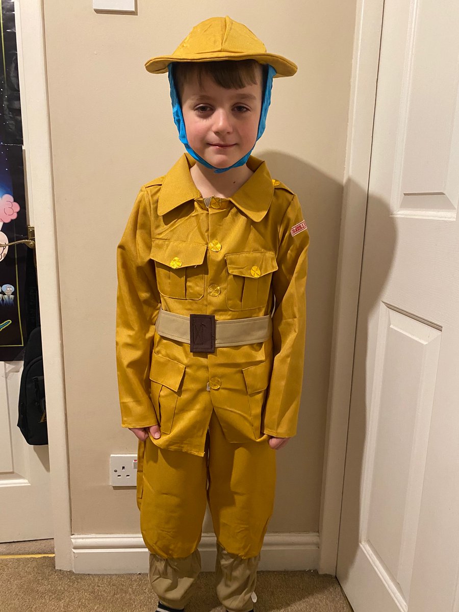 Katesta840's tweet photo. @RedscopeSchool @MissPreston6  Declan put his outfit on for world book day despite being really poorly and even managed a little smile 😀😂 #oneboyswar https://t.co/awlCbe0wma
