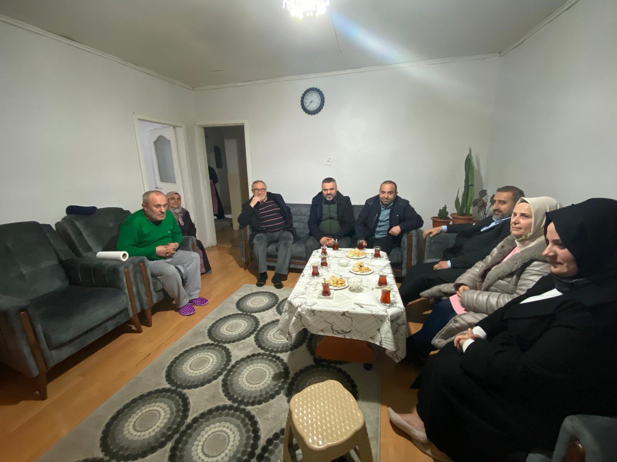 akpartifsm's tweet photo. Babası Vefat Eden Leyla Uğurluya Taziye ve Başsağlığında Bulunduk Katılımcılar; Arzu Yumak, Sarıyer İlçe Yönetim Kurulu Üyesi Bülent Çıtır @ctr58 Sarıyer Belediye Meclis Üyesi Dursun Küçükel @dursunkucukel FSM kadın kolları başkanı Ayşe Aydın ve Sn. Ayhan Kılıç @ayhnklc52 https://t.co/1KmUMsjHTF