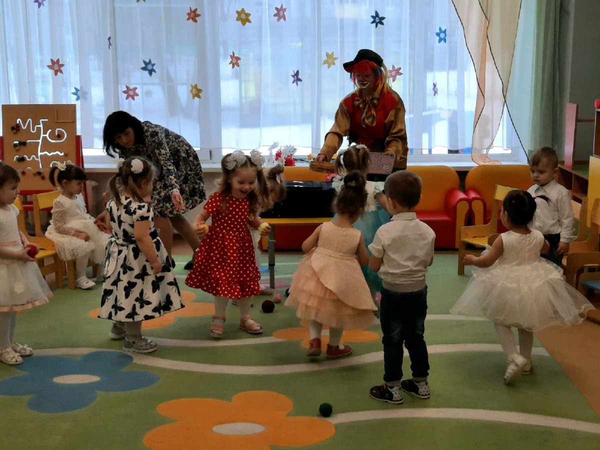 Праздничные мероприятия, посвящённые 8 марта, прошли во всех возрастных группах.