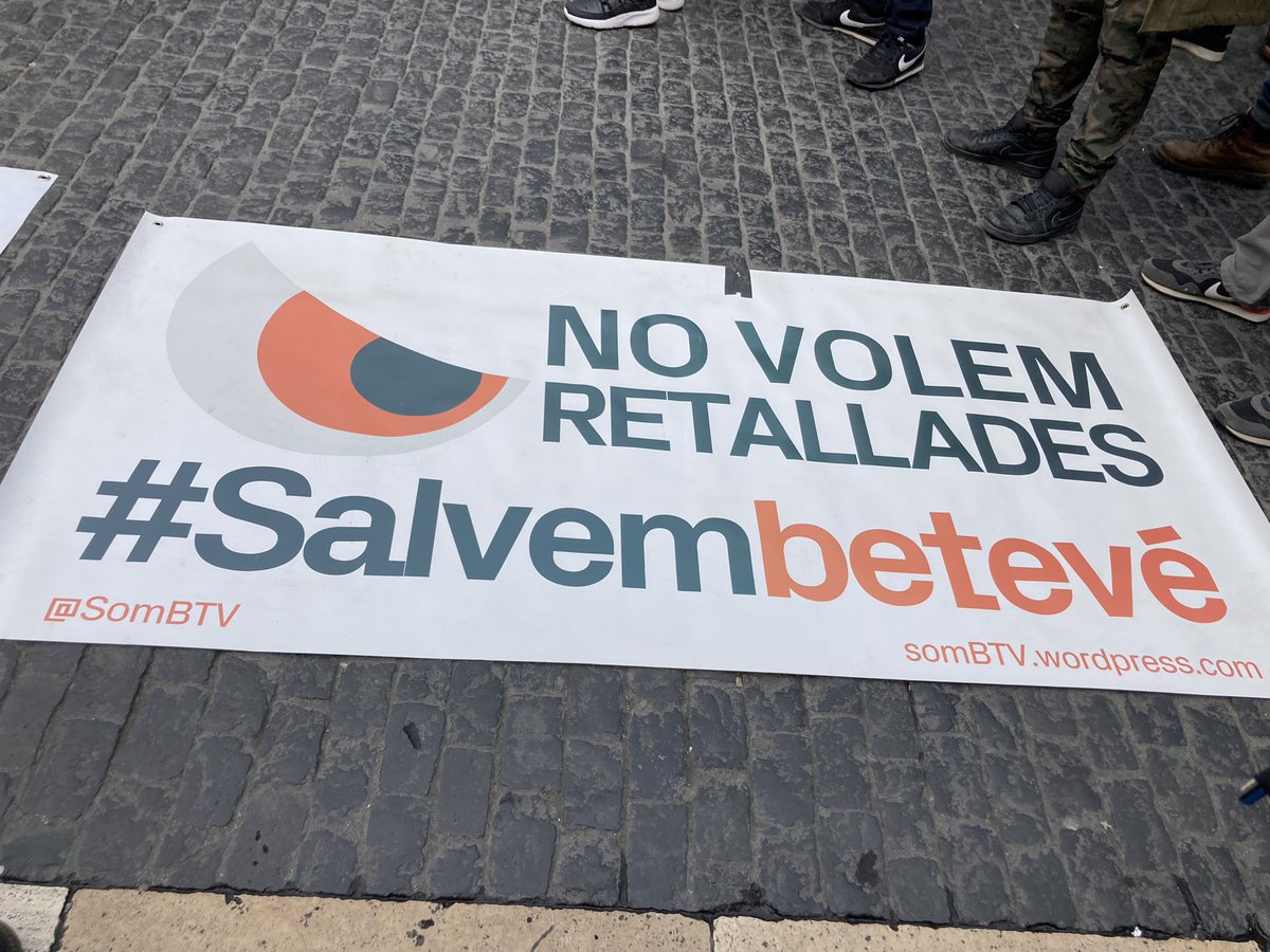 #SalvemBeteve <a href="/SomBTV/">Treballadores i treballadors de betevé</a> avui estem de vaga