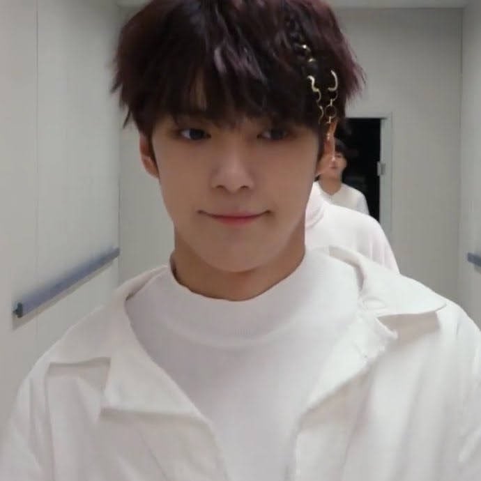 Hiii sorry my admin died :} but we back 😜