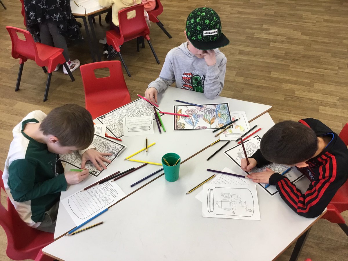 ReceptionHF's tweet photo. Had an amazing World Book Day with all of Key stage 1. We read the book ‘The Invisible’ by Tom Percival and discussed what we have to be grateful for. We even had time to share some of our children’s favourite books. https://t.co/3pedb7FHo1