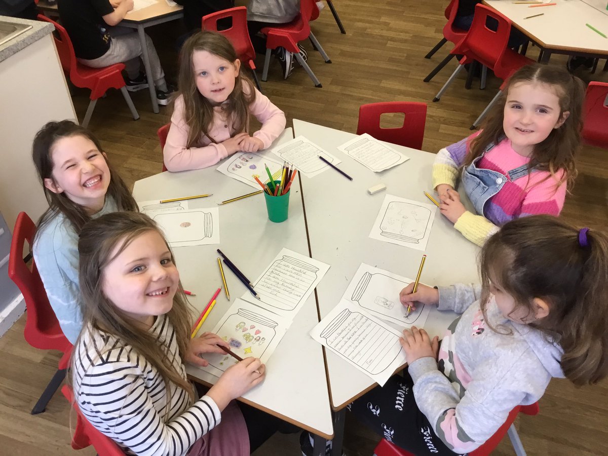 ReceptionHF's tweet photo. Had an amazing World Book Day with all of Key stage 1. We read the book ‘The Invisible’ by Tom Percival and discussed what we have to be grateful for. We even had time to share some of our children’s favourite books. https://t.co/3pedb7FHo1