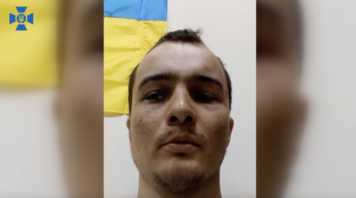 ServiceSsu's tweet photo. “Не верьте российской пропаганде! Нас не около десяти, нас около десяти ТЫСЯЧ человек погибли! Мы сами виноваты...” 

Танкіст-загарбник благає рідних не довіряти жодному слову, яке лунає із телебачення РФ, бо кремлівська влада навмисно бреше.

Відео тут ➡️ https://t.co/SBxPOh9e0P https://t.co/Xi7IYRyPFp