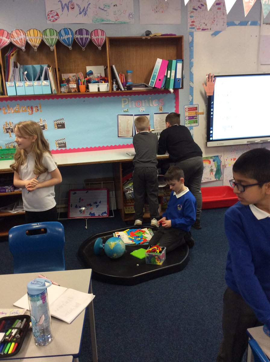 ArklestonSchool's tweet photo. Base 4 using our strengths of community and thinking skills to plan, problem solve and work in a team. #funfiday #article31 #play @AttainRen @UNICEF https://t.co/uD93tD1U7t