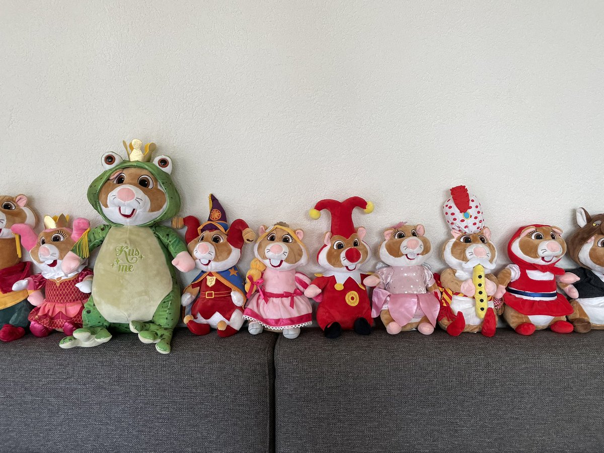 Onhelder's tweet image. Zoals de meesten weten spaar ik de knuffel hamsters van Albert Heijn. Ik heb de Efteling collectie bijna compleet op één na.. de draak 🐉 

Heeft iemand hier op Twitter toevallig de draak te koop voor een NORMALE prijs? 

Retweet is heel erg lief 🤣💋