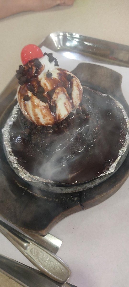 kausar_nargis's tweet photo. Looooong wish to post on: #WeMetOnTwitter

Me &amp; @Chitra_0708 💕
&amp;😼 Cat's Eye Sizzler 😋

Cc: @DrAbhishekKajal
@pradeepjn9271
@Anitaaa214Jain
@bavremann
@AishaMs19 https://t.co/0FrtBDDhfq