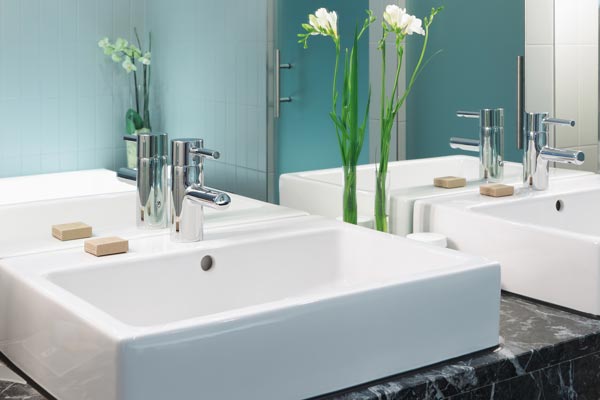 hogardiez's tweet photo. Si tienes un baño pequeño con estas 10 soluciones podrás sacarle más partido #decoración #home #deco #decoblog https://t.co/RaXoZ7OfRk https://t.co/7QboZhLGxW