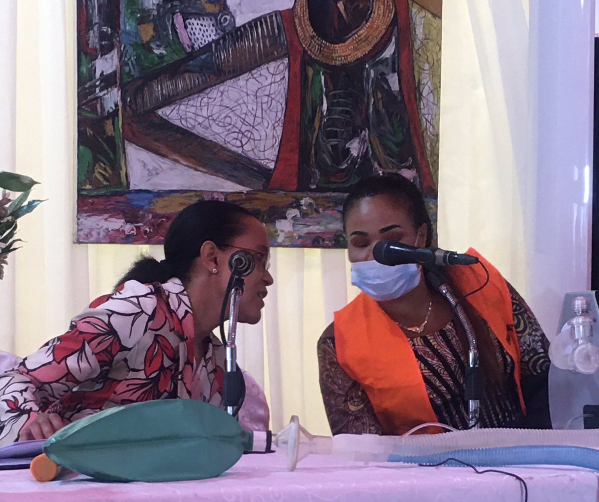 DMukokoSamba's tweet photo. Présentation du respirateur made in #RDC. Fruit de la collaboration entre #WoTech, #InvestingInPeople et le Laboratoire Mecanotrics de #ISTA. Bravo à #ThereseKirongozi, #RaissaMalu @ferawimabla2 https://t.co/di4cEWBVZk