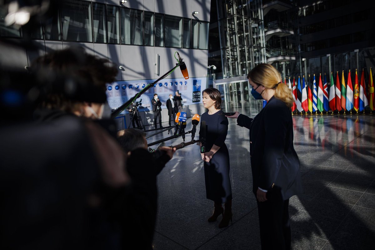 Außenministerin Baerbock bei einem Pressestatement.