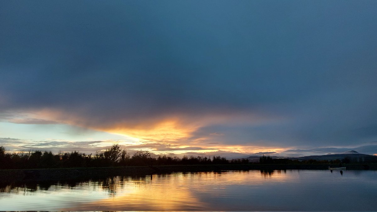 DMcconnacher's tweet photo. Carriston fishery love taking g pics of the sky https://t.co/HnL3mYNvXN