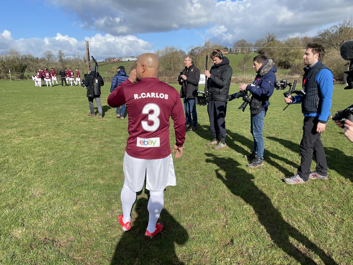 BBCShropSport's tweet photo. 🚨Brazil legend Roberto Carlos arrives in Shropshire to play for @BITBUnited 

1️⃣2️⃣5️⃣ caps and 1️⃣ World Cup winners medal

Over 5️⃣0️⃣0️⃣ games for @realmadriden and now he starts on the bench in a village on the outskirts of Shrewsbury https://t.co/pIum6qJa7p