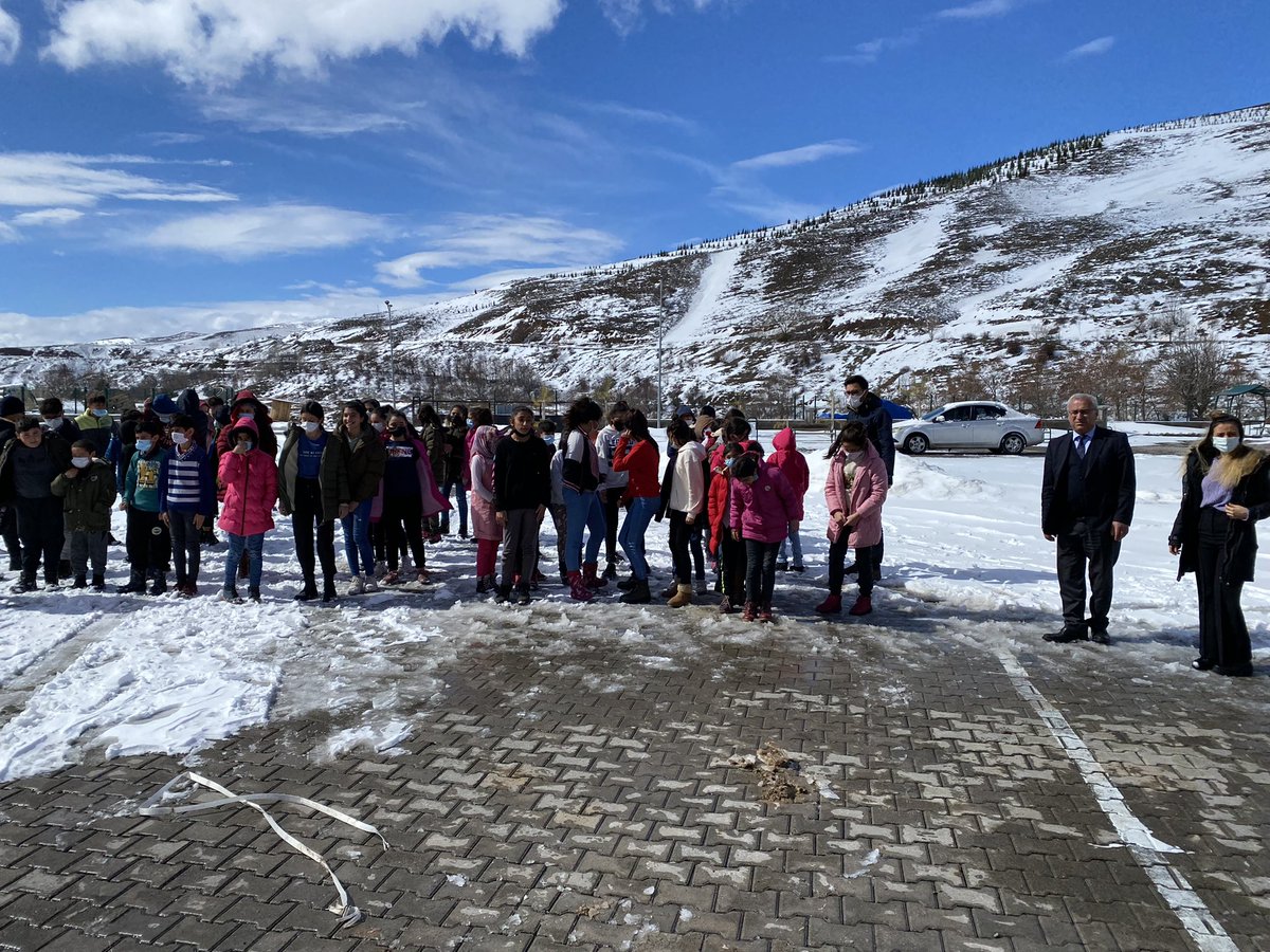 “1-7 Mart Deprem Haftası” etkinlikleri kapsamında derste doğal afetler konusu işlenip deprem çantaları hazırlandı ve eşzamanlı Deprem Anı ve Tahliye Tatbikatı ilçe Milli Eğitim Müdürümüzün katılımı ile yapıldı.<a href="/bingolmem/">Bingöl MEM</a> <a href="/KigiKaymakam/">T.C. Kiğı Kaymakamlığı</a> <a href="/kigimem/">Kiğı İlçe Milli Eğitim</a> <a href="/RahmiGuney/">Rahmi GÜNEY</a> <a href="/hyalcin1223/">Hüseyin Yalçın</a>