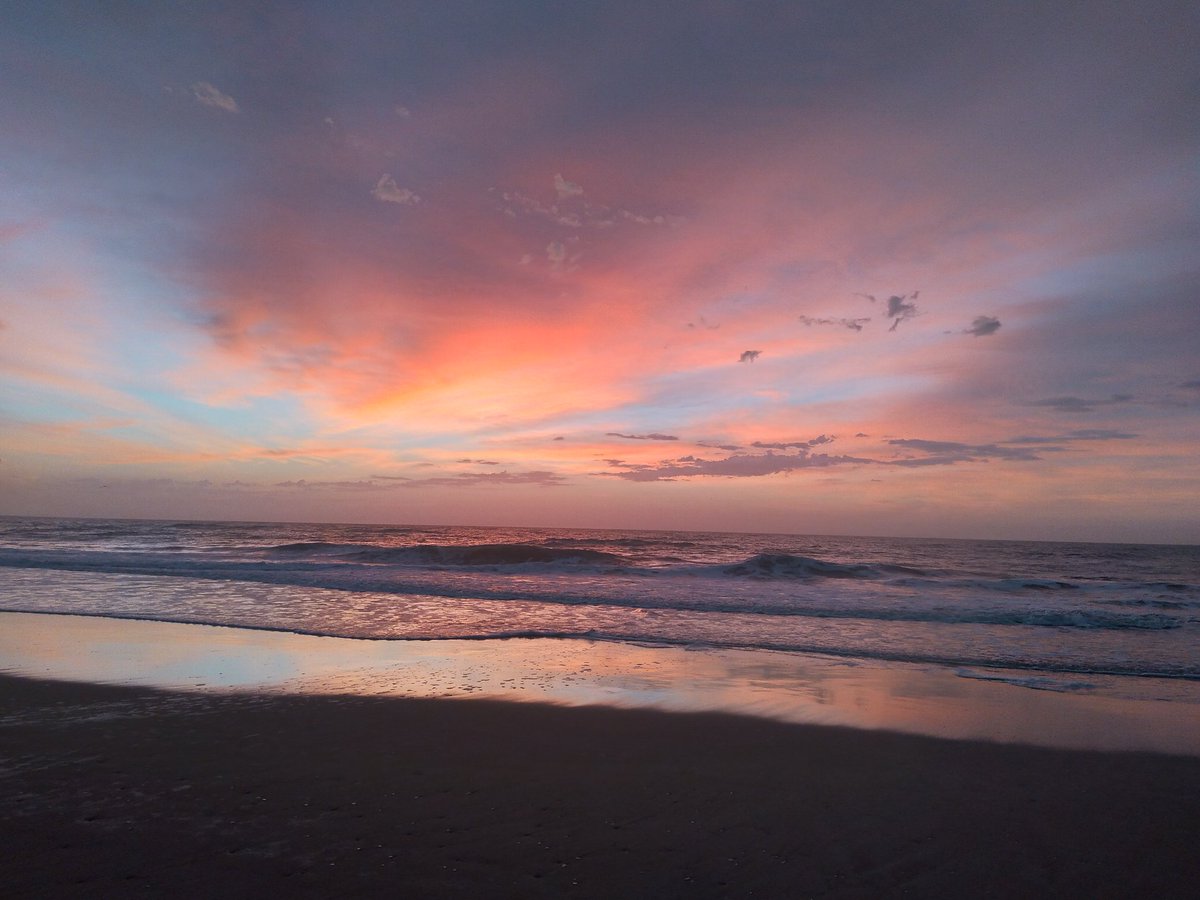 El amanecer y el mar 💖💖💖
#villagesell #amanecer #mar