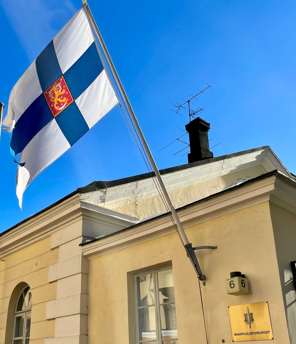 Turvallisuusympäristömme on muuttunut. On vaikeaa keksiä otollisempaa aikaa keskustella kokonaisturvallisuudesta. Tämän etuoikeuden saa maanantaina 7.3. alkava #239mpk. Odotamme teitä innolla. #maanpuolustuskurssit