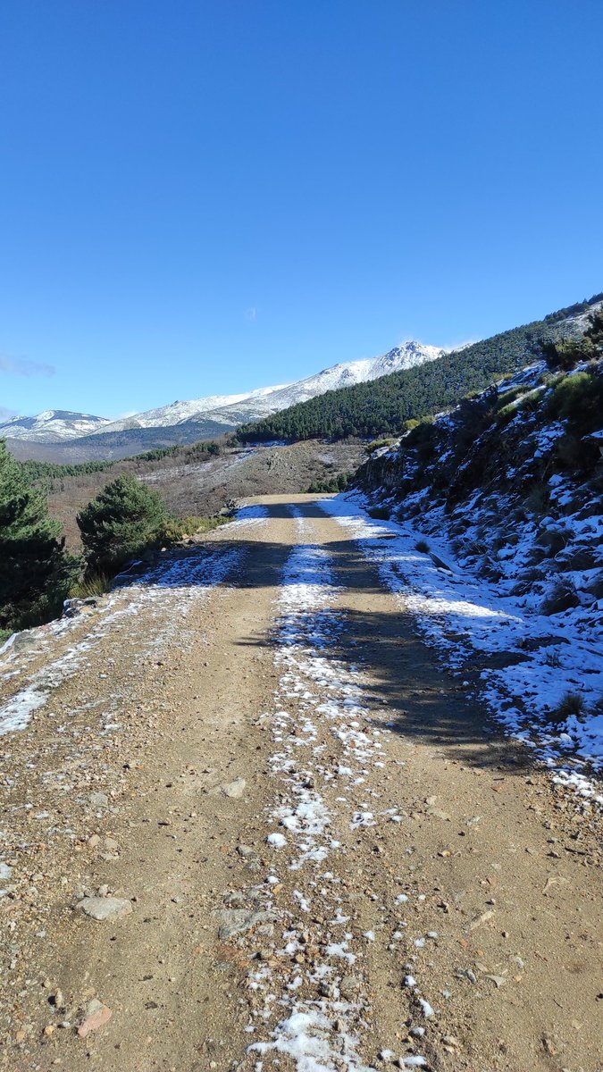 victorlb91's tweet photo. @tiempobrasero Hervás, Pista Heidi https://t.co/tbv0zHm6jN