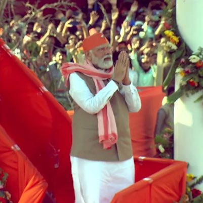 swatantrabjp's tweet photo. यह रोड शो तो 2022 के साथ-साथ 2024 की भी तस्वीर साफ कर रहा है… 

#मोदीमय_काशी https://t.co/FVmoGT8Ygz
