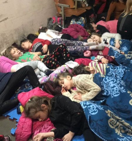 Zdjęcie sytuacji cywilnej po stronie ukraińskiej. W tym czasie polskie anonimy srają się z powodu seansów za 1 zł i tymczasowych darmowych przejazdów dla uchodźców.