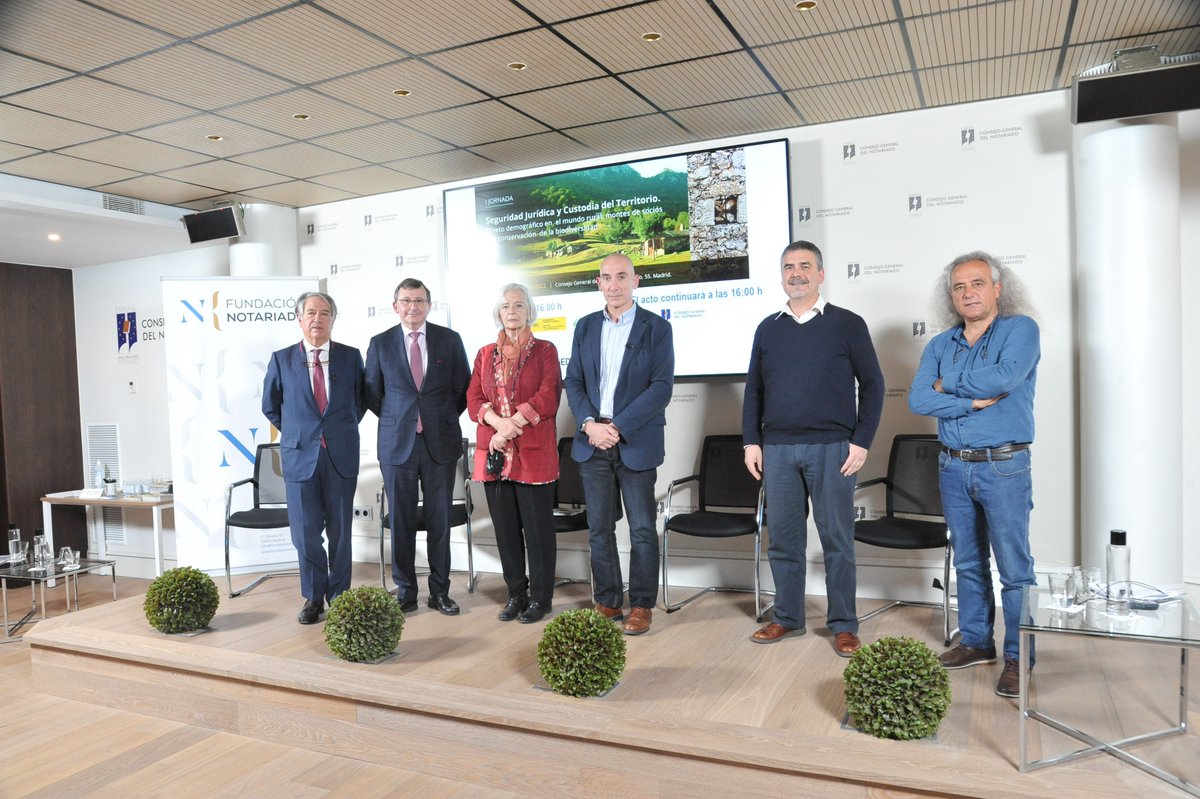 El Notariado une sus fuerzas con la Fundación Biodiversidad para impulsar la custodia del territorio notariado.org/portal/portal/… 
<a href="/Notarios_ES/">Notarios de España</a> <a href="/FBiodiversidad/">Fundación Biodiversidad</a> <a href="/FNotariado/">Fundación Notariado</a> <a href="/CNotarialCNA/">C.Notarial Andalucía</a> <a href="/CNdExtremadura/">Colegio Notarial de Extremadura</a> <a href="/correctototal/">Ignacio Torres</a>
<a href="/Igfeca/">Ignacio ferrer</a> <a href="/ARuizSalgado/">Antonio Ruiz Salgado</a> <a href="/javieranton/">Javier Antón Cacho</a> <a href="/pedragus/">Pedro Agustín Medrano Ceña</a> <a href="/manrique_jmp/">Javier Manrique</a>