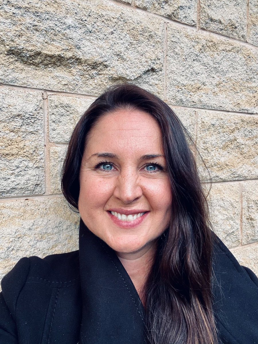 tanyahosch's tweet photo. This is Anna Cameron. We work together every day. Anna keeps me going, upright, and juggles young kids, timezones, massive change efficiently, confidently, warmly and with constancy. Me and ⁦@AFL⁩ lucky your around. #legend #laughs #heart #imgrateful #sharpastheycome https://t.co/h5rlo3lrVf