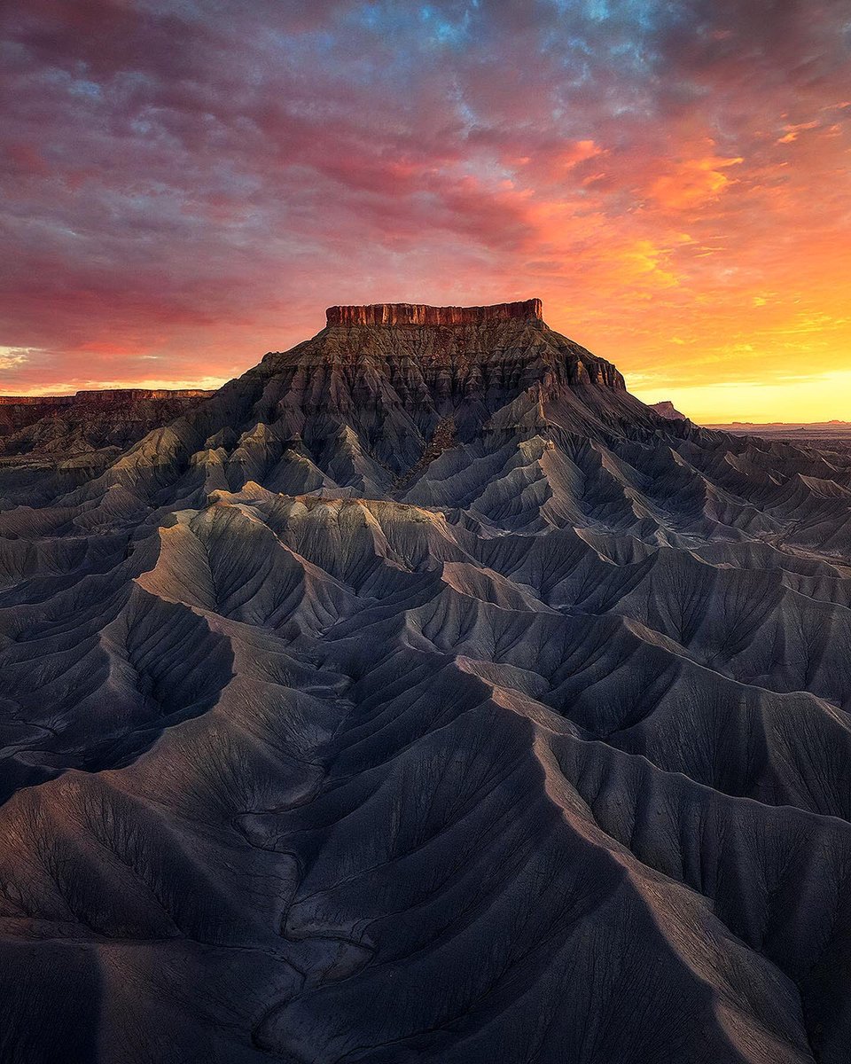 GM fam 😉

“Labyrinth”
From the textures’s paradise in southwest desert.

Lot of emotions yesterday and today, trying to land from it.

Have a beautiful day friends 💛