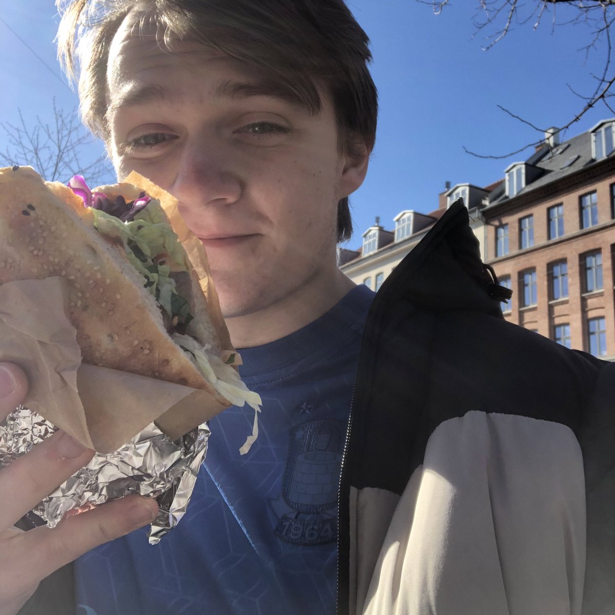 LBurchhardt's tweet image. Solskin, Berlin Döner og #fodboldtrøjefredag 🙏🏼