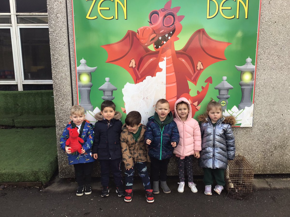 PenlW's tweet photo. Morning Wraparound went on a ‘Y Ddraig Goch’ hunt, and look what they found. 🏴󠁧󠁢󠁷󠁬󠁳󠁿🐲 @PenlW https://t.co/VlbaBaqQVm