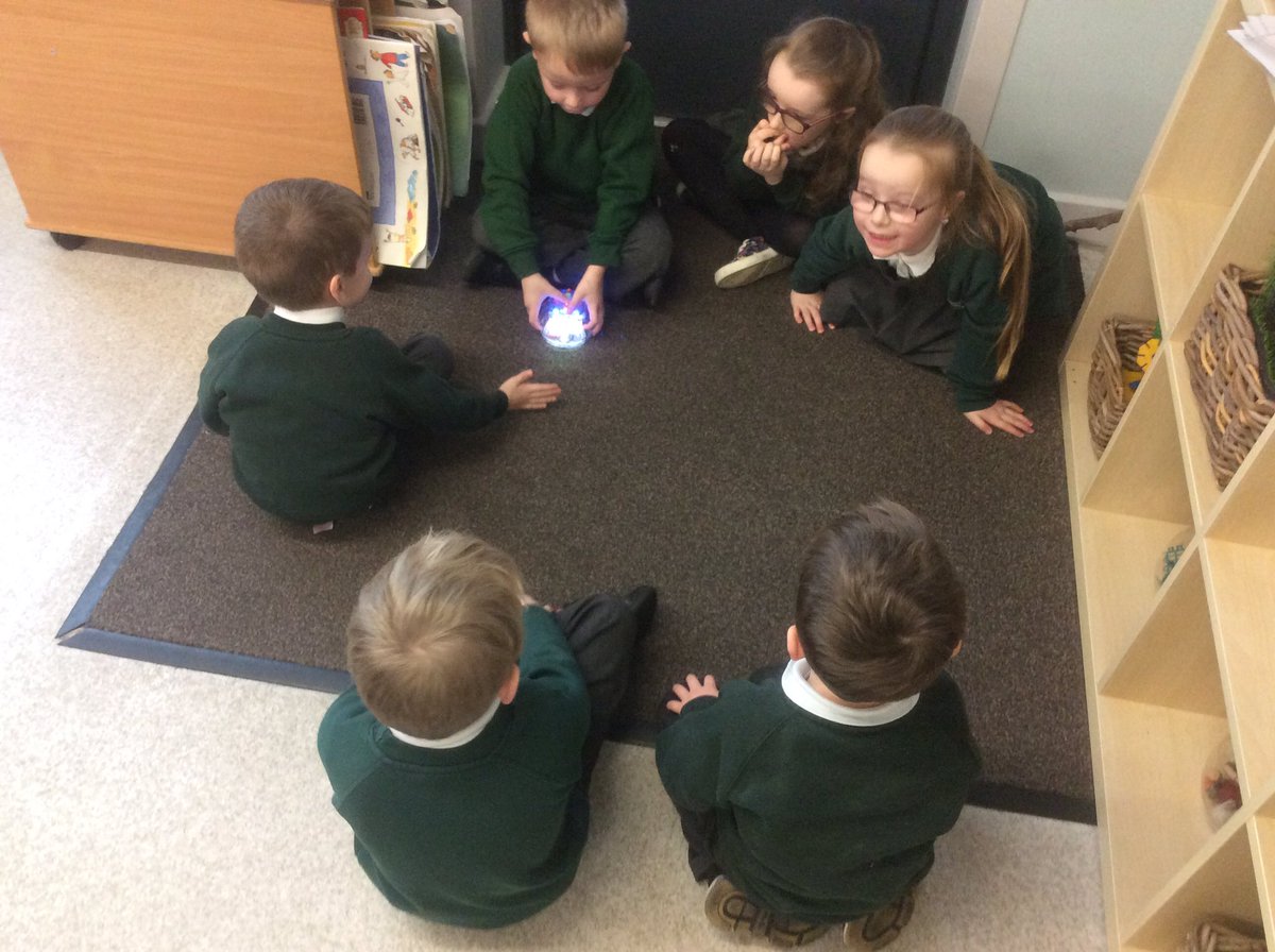 bedfordyr_1ks1's tweet photo. Computing @ComputingBedfo1 @Bedford_Drive 
1LQ are enjoying learning how to use buttons to give the blue-bots commands! #movingrobots https://t.co/3PfjJmAj8d