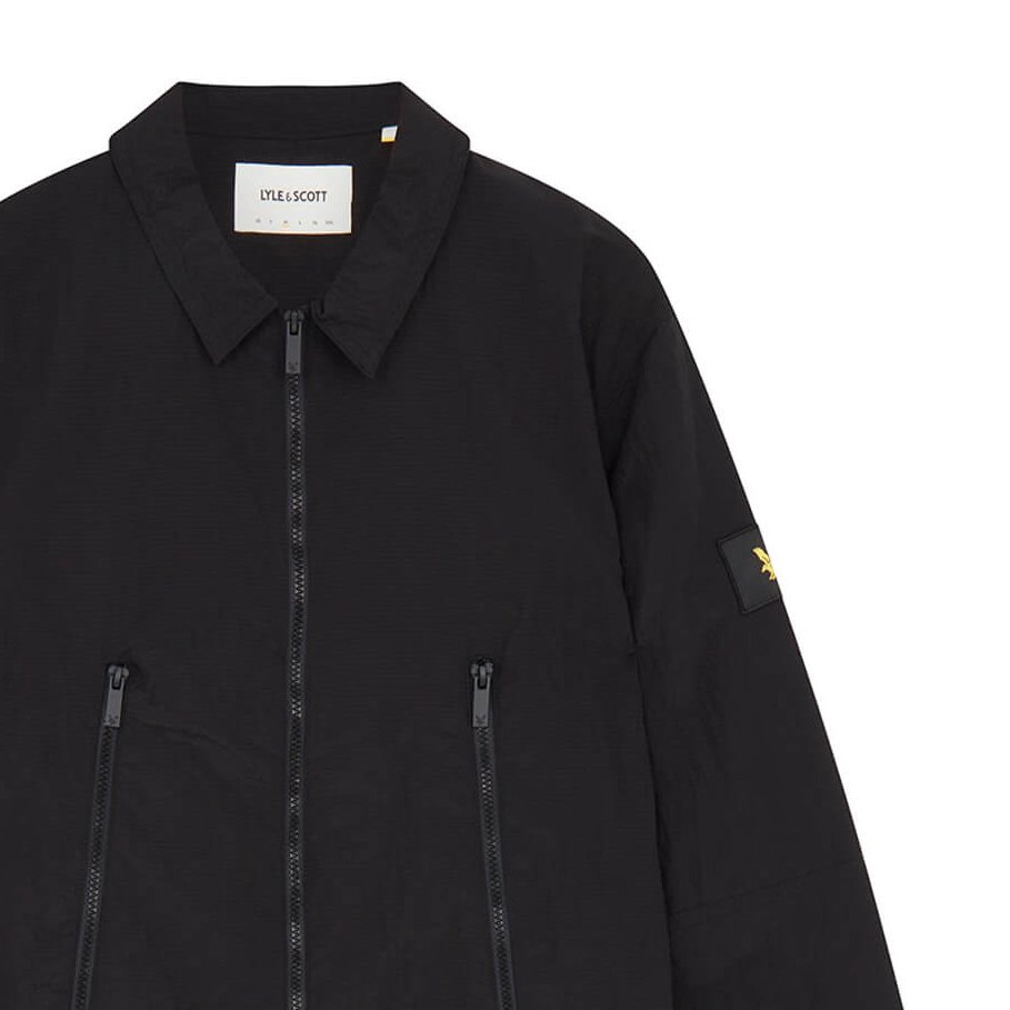 man_savings's tweet photo. Ad : Bargain !

Lyle &amp; Scott Casuals Zip Overshirt now £28.50

Use code LYLEMOON25 at the checkouts here >>
https://t.co/59IdhlX7d7

*£95 RRP - Sizes XS / S / M / L 

Code Expire 8/2/21 https://t.co/4mVbeN3qhG
