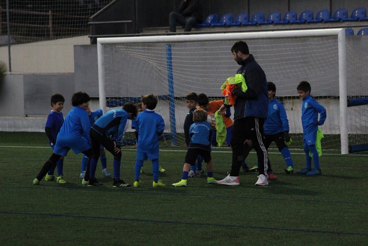 CELlavaneres's tweet photo. El Benjamí ‘B’ està preparat per competir. A per totes petits! 💙 https://t.co/jDWhwOMiyA
