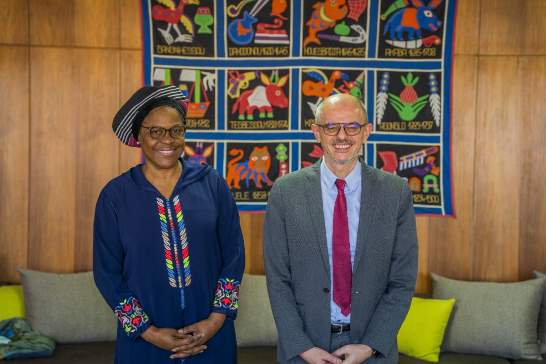 LaConfejes's tweet photo. Madame le Secrétaire général de @LaConfejes s'est rendue au siège de l'#Université #Senghor d'#Alexandrie. Elle a été reçue par le Recteur, Monsieur @thierryverdel. Ils ont échangé sur la consolidation de leur coopération et la recherche de nouvelles pistes de collaboration. https://t.co/PDDFJp9Hid