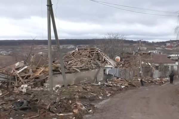 LondonLovesBiz's tweet photo. Putin’s troops wipe out an entire village off the map ‘smashing it to smithereens’ killing many #DanRivers #Yakivlivka #Russia #Putin #Ukrainewar- https://t.co/EGVcP9Q6Pu https://t.co/ItrZeqEBWo