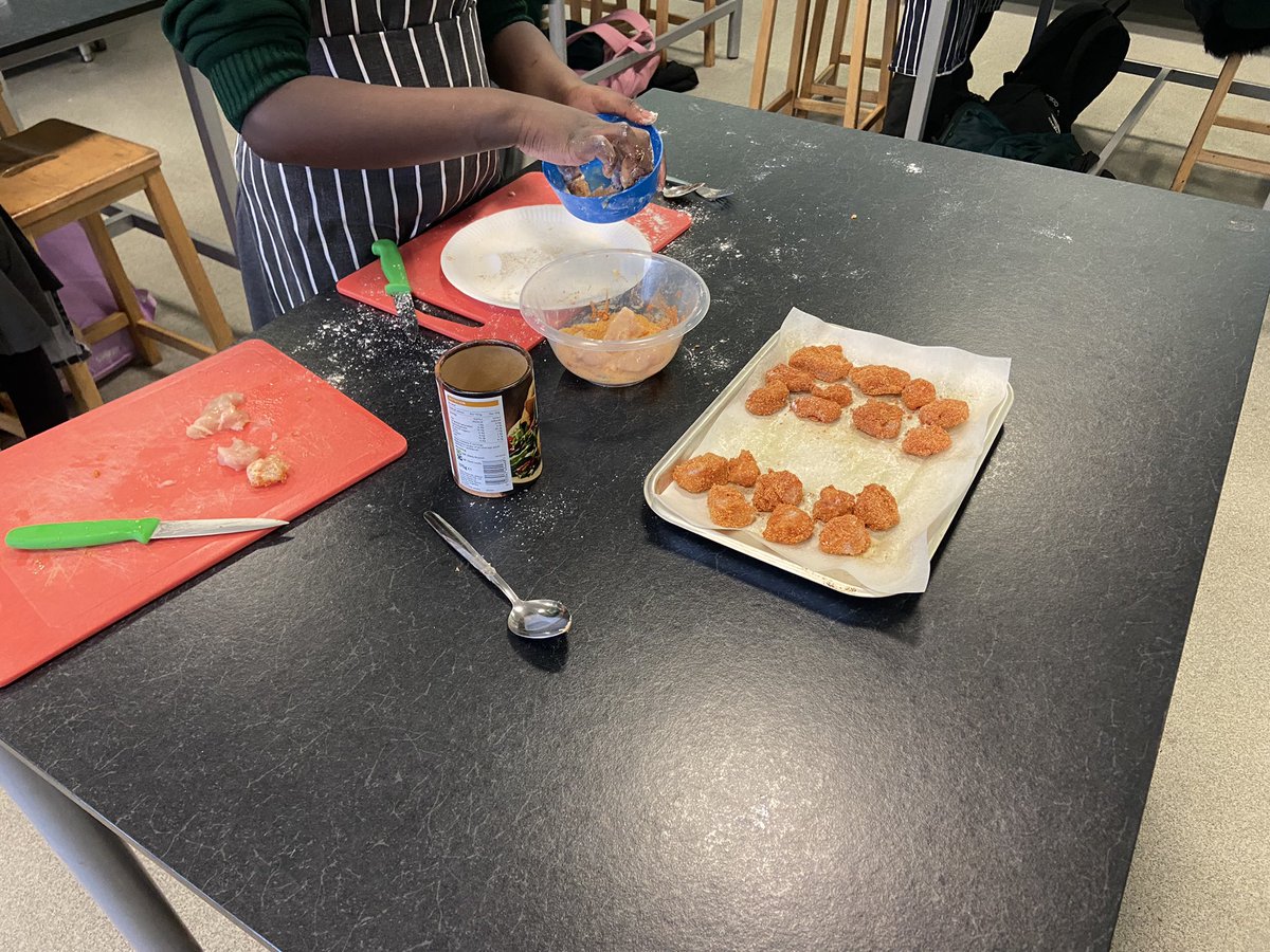 CmaFood's tweet photo. Year 7 making their own chicken nuggets from scratch! 👍🏻👍🏻 https://t.co/AfKljoKCNX