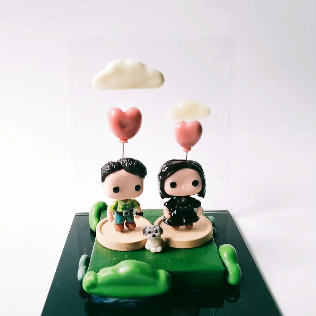 liezeldollente_'s tweet photo. Late upload! 
Heart's Day commission 💛 
Funko pop inspired couple standee. 

Note: the acrylic case was provided by the customer. 

#handmadeph #supportsmallbusiness #supportlocalph #supportlocalartists #customized #handmadeph #handmadeclay https://t.co/tN2osb77cC