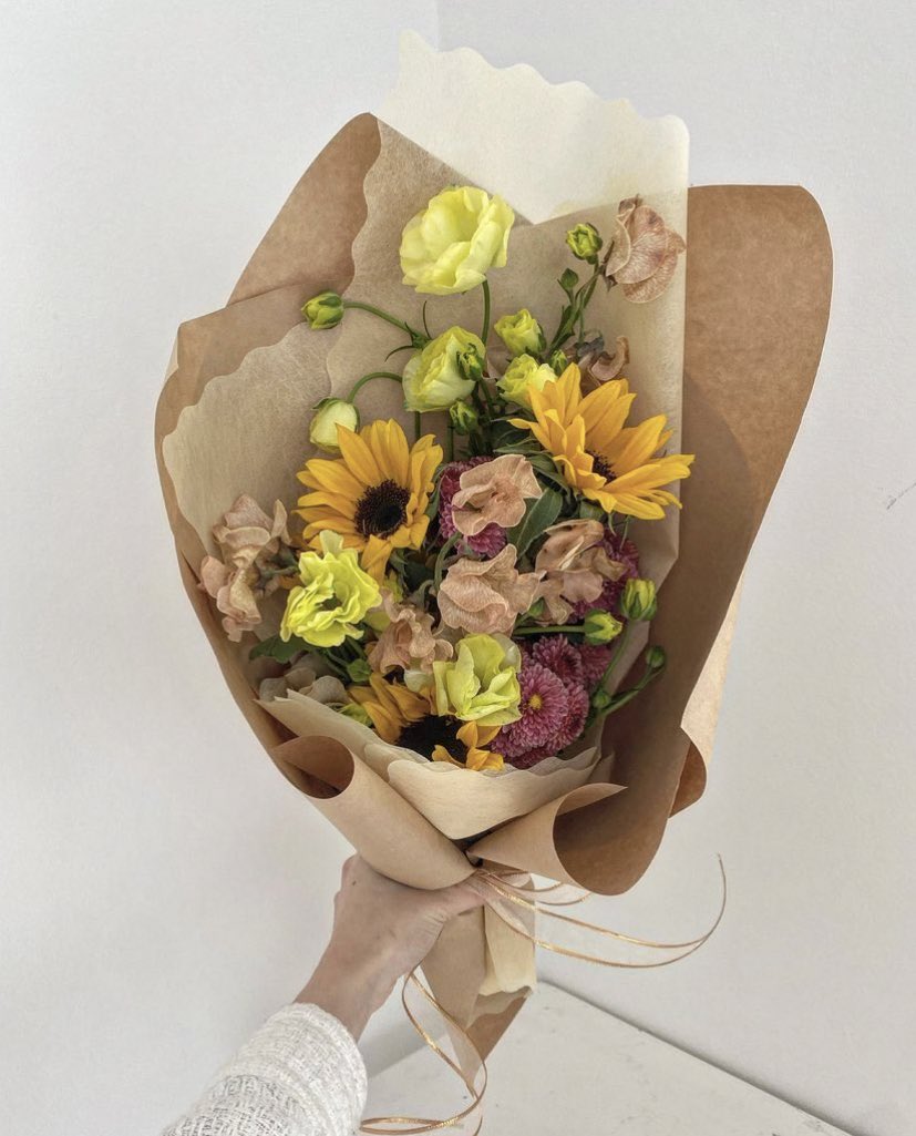 IHana267's tweet photo. This was sent to yeobeen.. mybe from k-onbits hihihii … So pretty 😍

©️ IG laclefdor_flower https://t.co/nwogi1iaob