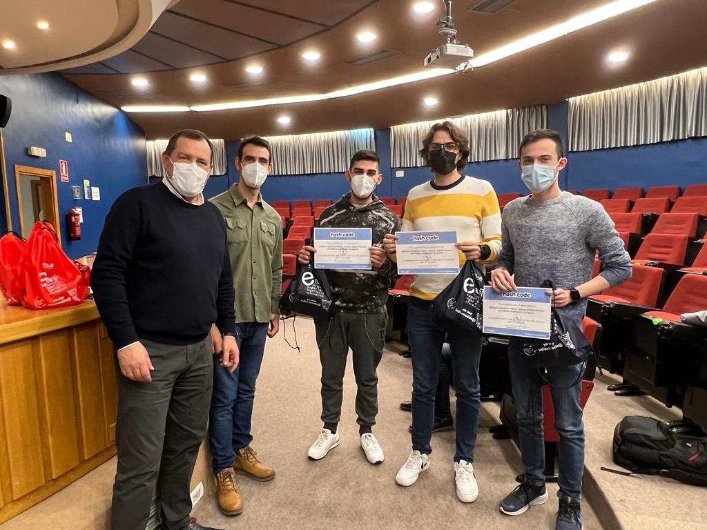 GomezJmartinez's tweet image. Ayer día 3 de Marzo @J_M_Puerta, procedió a la entrega de certificados a los equipos del hub @esiiab de la competición #HashCode2022 que quedaron entre los 20 primeros puestos a nivel nacional ... y la sensación fue que en el 2023 alguno de los equipos entrará en el top 10