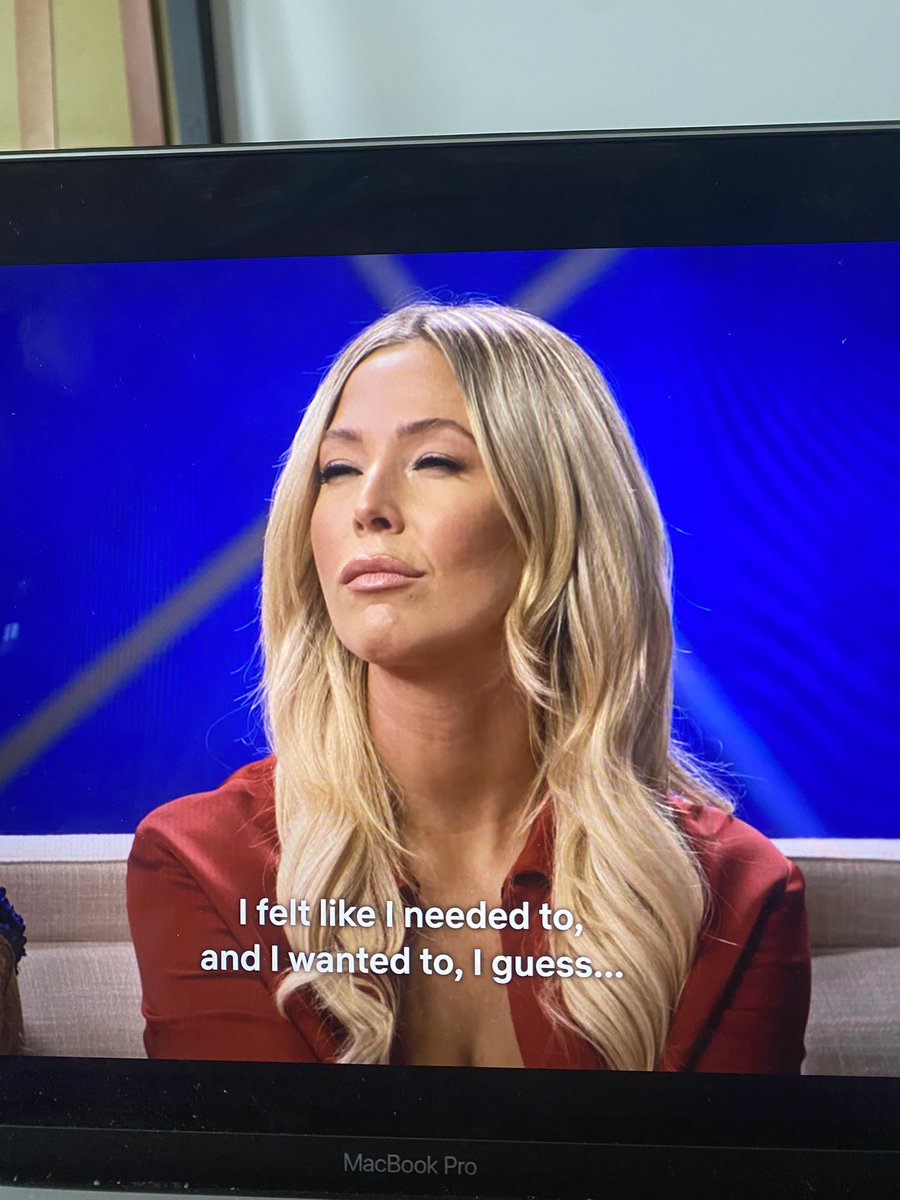 isabellehole's tweet photo. the biggest lesson from season 2 is that shaina needs glasses #LoveIsBlind #LOVEISBLINDreunion https://t.co/Prj5xw7K8P