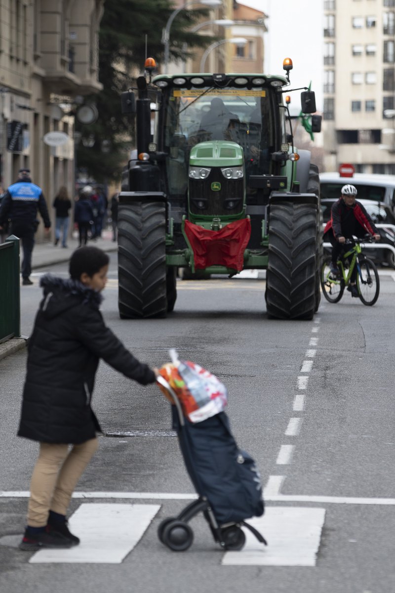UnaiBeroiz's tweet photo. No farmers.
No food.
No future. https://t.co/pbK5KLcPl2