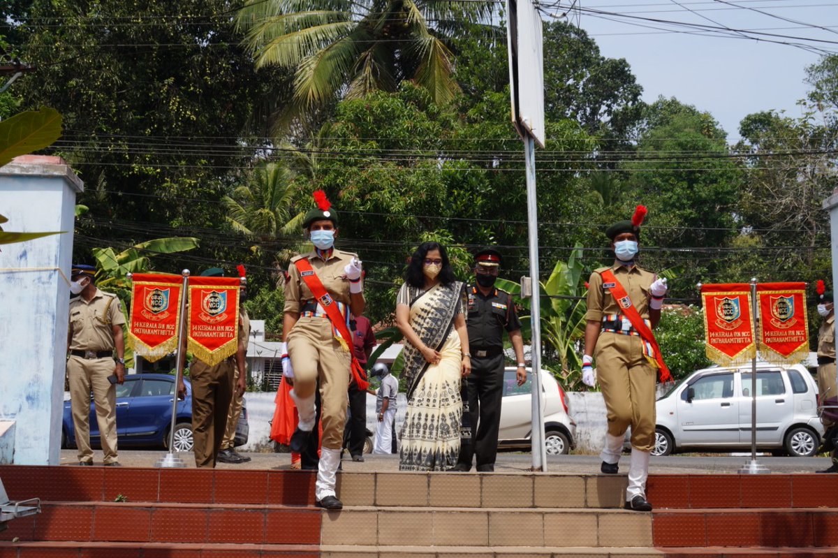 NCC_KER_LAK_DTE's tweet photo. #NationalCadetCorps
#ExYogdan During an event org by 14K Bn NCC, Ktm Gp, Dr (Mrs) Divya S Iyer, IAS, Distt Collector, Pathnamthitta handed over Track Suits & other items recieved from DG NCC to 28 Cadets who had participated during EX YOGDAN in the Yr 2021.
@HQ_DG_NCC https://t.co/EeQ8oD3twT