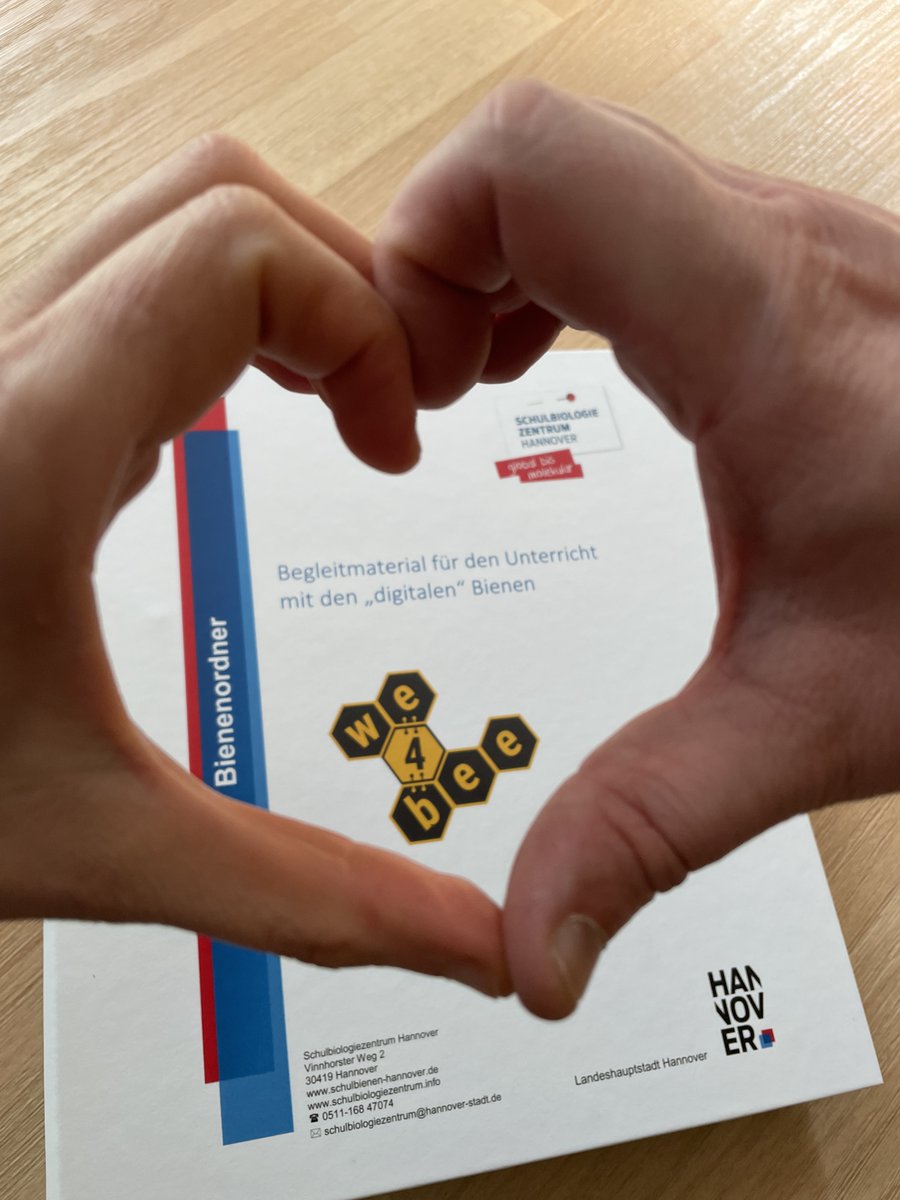 we4bee's tweet photo. Vielen ♥️-lichen Dank 🤗 an das Team des Schulbiologiezentrums Hannover für den unglaublich tollen 🐝🐝🐝 Bienen-Ordner! #we4bee #Hannover #schulbienenhannover #biologie #Bienen #Bildung #lernen https://t.co/UD9IZXcxmJ