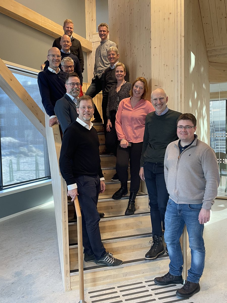 Det er bestandig lærerikt å bruke tid med gode kunder.  Ledelsen i @Veidekke besøkte nylig <a href="/SINTEF/">SINTEF</a> i Trondheim. Her ble alt fra bygningsfysikk, lavkarbonbetong og bergspenninger til hvordan vi sammen møter det grønne skiftet diskutert. <a href="/sirihb/">Siri Blakstad</a> <a href="/larserlu/">Lars Erik Lund</a> <a href="/BeritLaanke/">Berit Laanke</a>